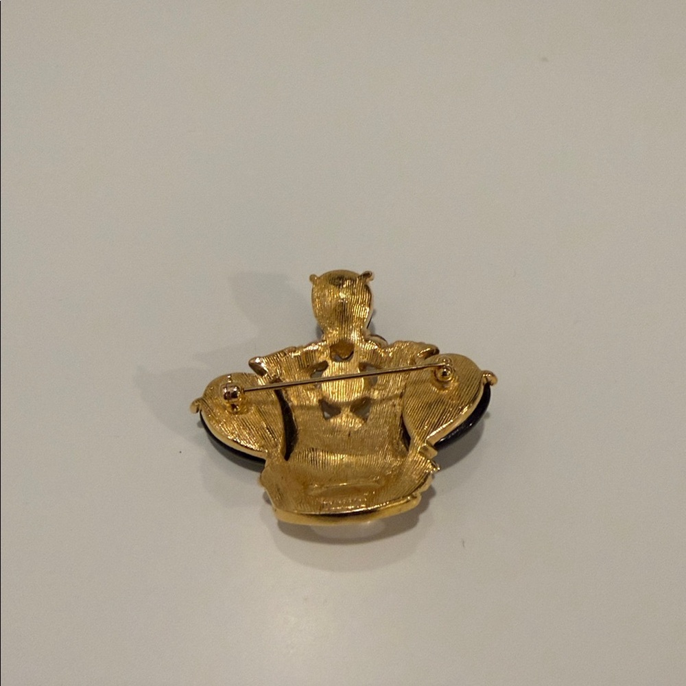 Vtg Trifari Royal Imperial Gold and Black Crown Brooch - Picture 6 of 9